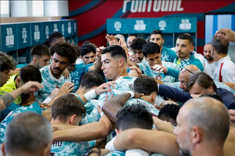 Cristiano ha compartido varias imágenes con los jugadores de Portugal en señal de unidad
