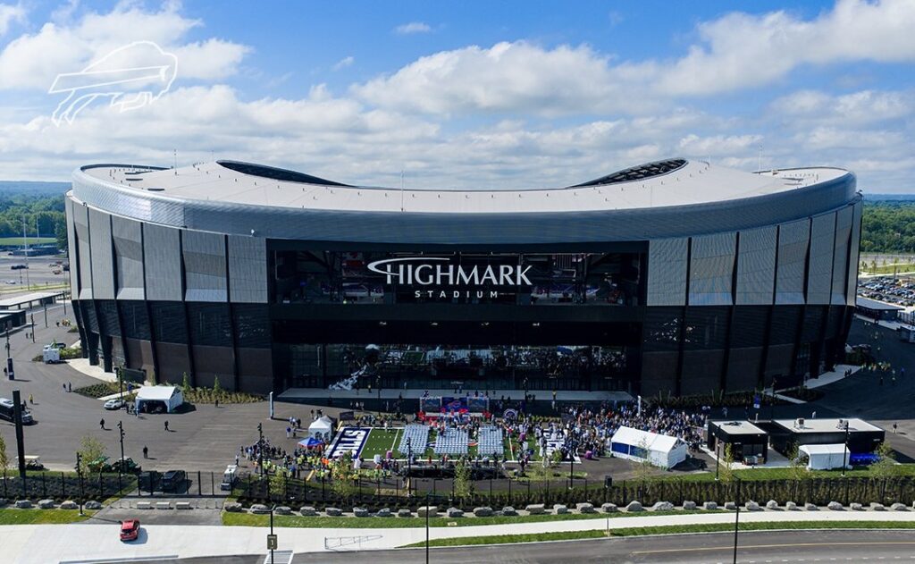 El nuevo Highmark Stadium tiene su anillo del honor en el exterior