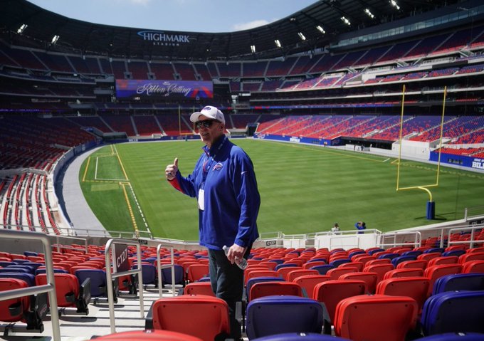 Jim Kelly reapareció para la inaguración del nuevo estadio de los Bills