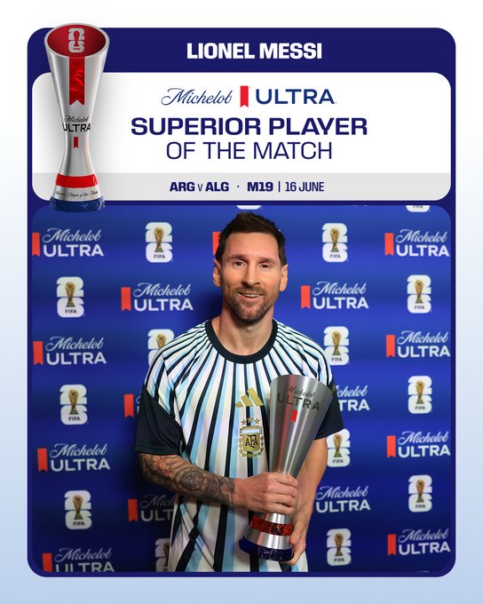 Messi fue la figura de Argentina en su presentación ante Argelia, marcando un hat trick