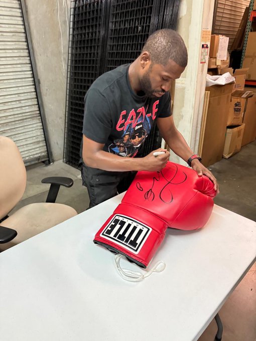 Pese a su retiro, Floyd Mayweather sigue muy activo haciendo eventos de promoción
