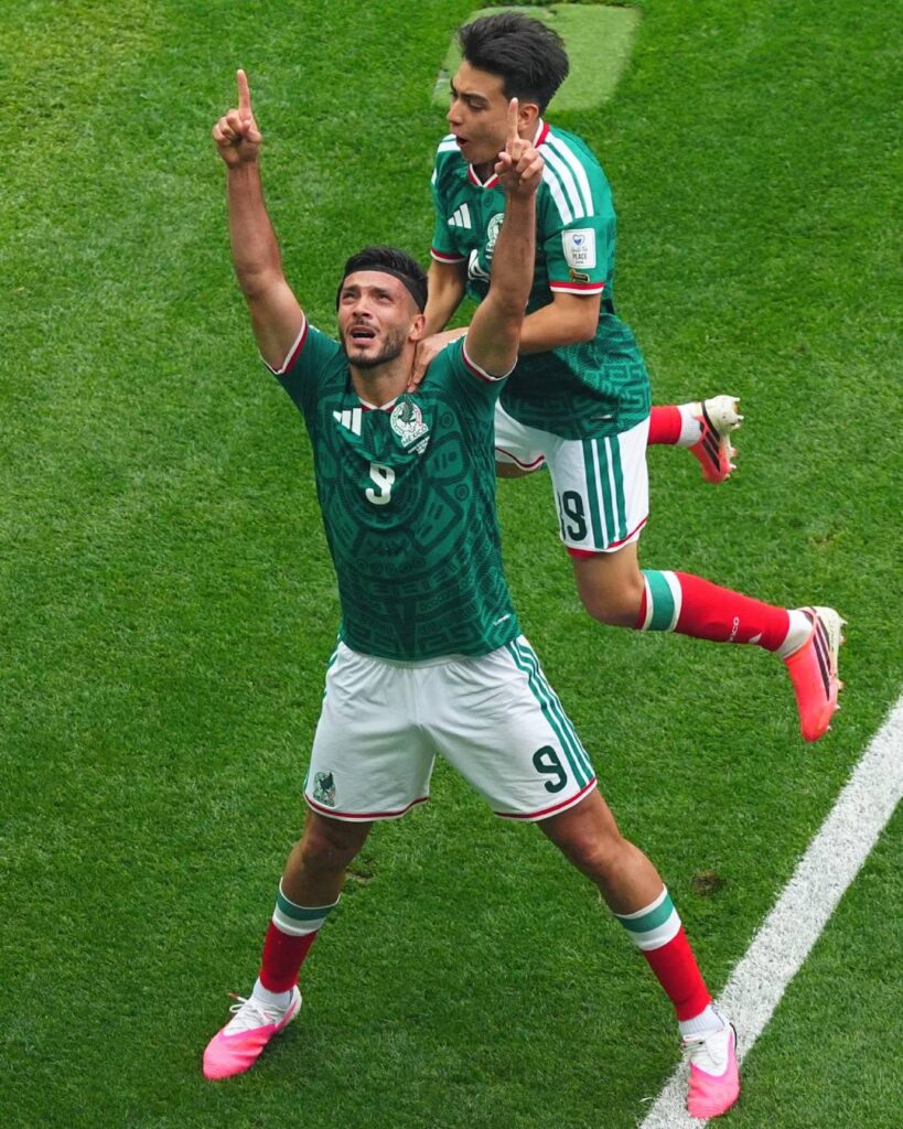 Raúl Jiménez se emocionó hasta las lágrimas tras anotar su primer gol en Mundiales