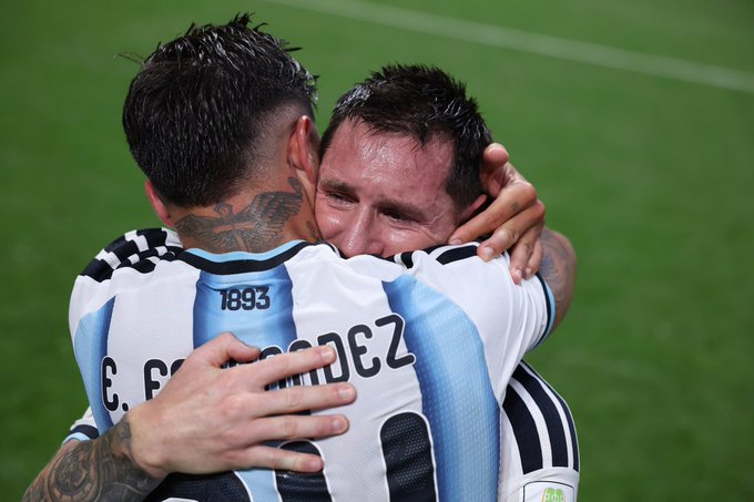 Después de fallar su cobro, Messi anotó un gol para el 3-2 final en favor de Argentina