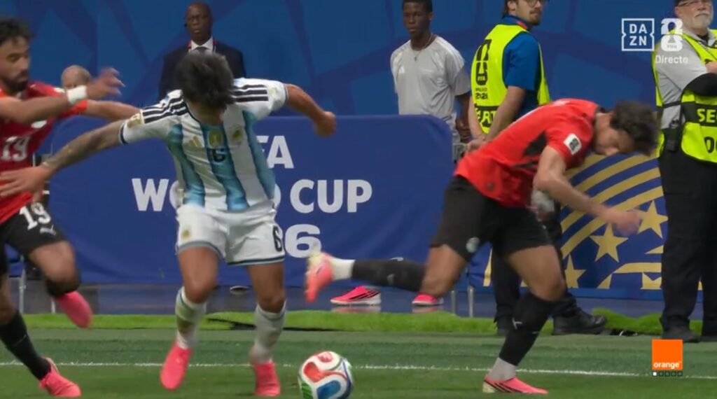 El arbitraje del Argentina vs Egipto fue duramente criticado por favorecer a la albiceleste