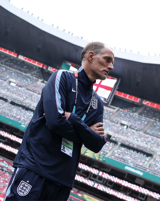 Inglaterra reconoció el campo del Estadio Azteca este sábado previo al partido ante México