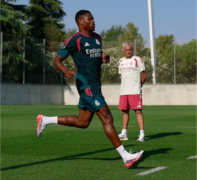 Real Madrid presentó este jueves a Denzel Dumfries como uno de sus refuerzos para la temporada 2026