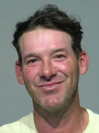 Tony Romo fue detenido este jueves en Wisconsin por conducir bajo el efecto de sustancias