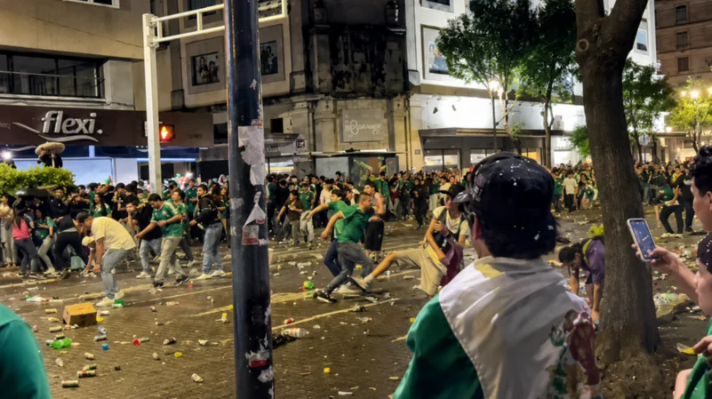 Durante los festejos, nuevamente se reportaron peleas y otros disturbios en la Ciudad de México