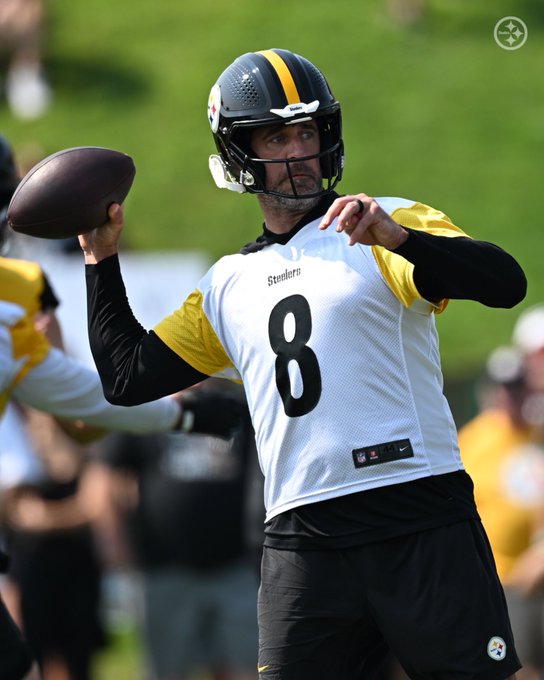 Aaron Rodgers jugarpa su última temporada como profesional en 2026 con los Steelers