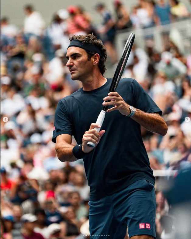 Federer disputó un partido de singles ante Andy Roddick y jugó dobles junto con Joe McEnroe
