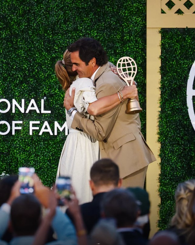 Federer se conmovió hasta las lágrimas durante su discurso de inducción