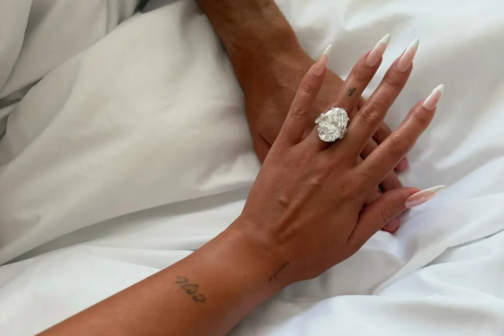 Georgina compartió en Instagram una foto de su enorme anillo de compromiso cuajado de diamantes