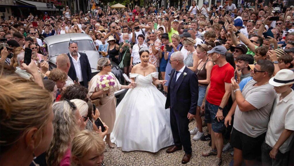 La catedral de Funchal estuvo abarrotada de aficionados de Cristiano Ronaldo, quienes esperaban verlo en su esperada boda con Georgina Rodriguez