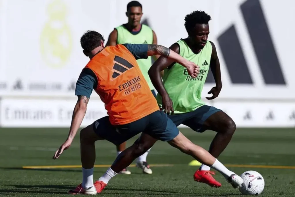 Vinícius sigue entrenando con el Real Madrid en espera de concretar su renovación con el Real Madrid
