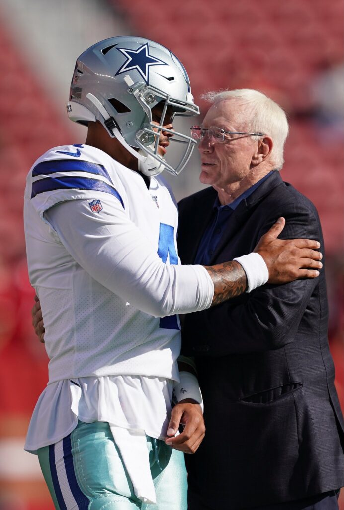 Jerry Jones dijo que no tenía una explicación de lo que pasó con los Cowboys en los segundos finales del partido ante los Ravens