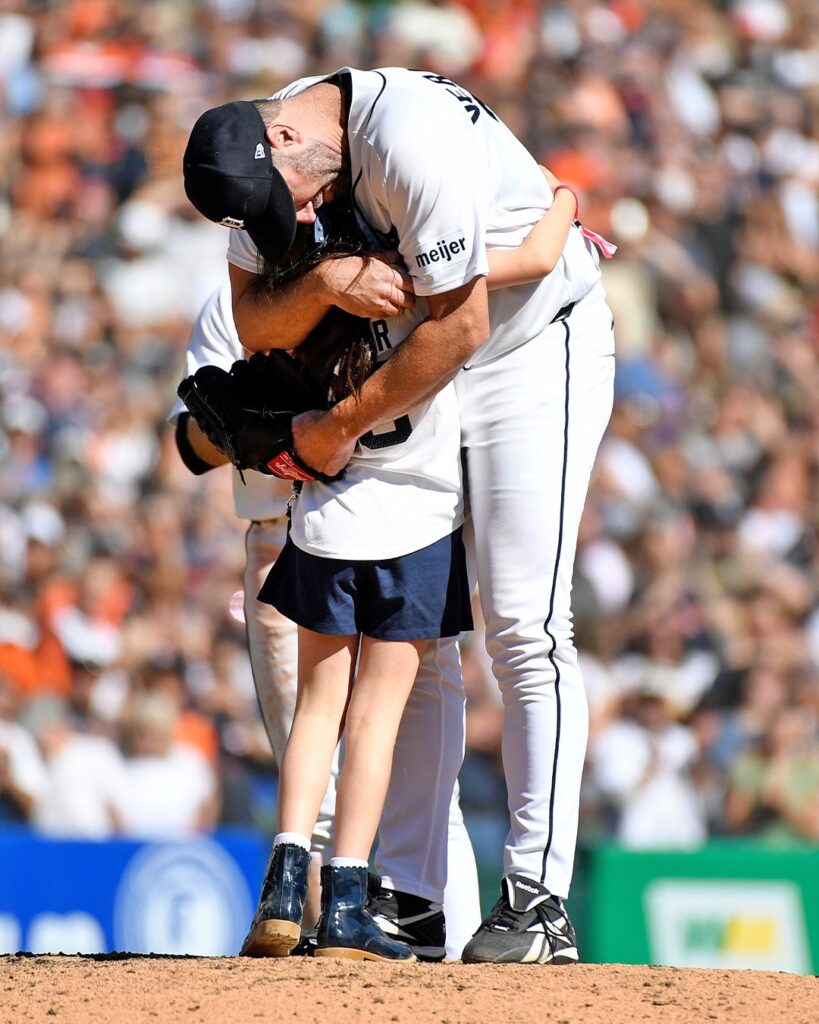 Justin Verlander salió por última vez del montículo acompañado de su hija