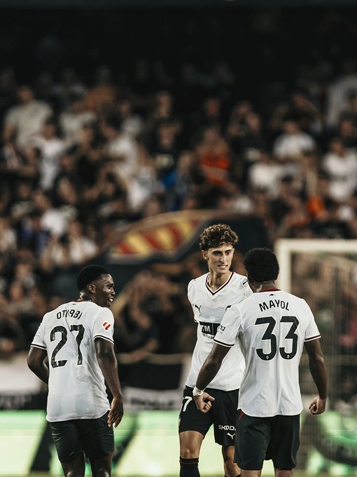 Valencia se encuentra en medio de una profunda crisis, con 4 puntos en 7 partidos, penúltimo de la tabla general