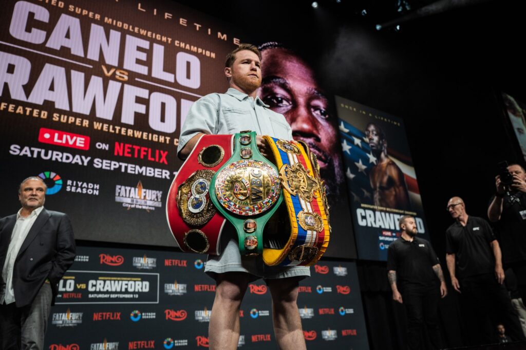 Canelo perdió sus títulos supermedianos ant Terence Crawford en una de las sorpresas más grandes de su carrera