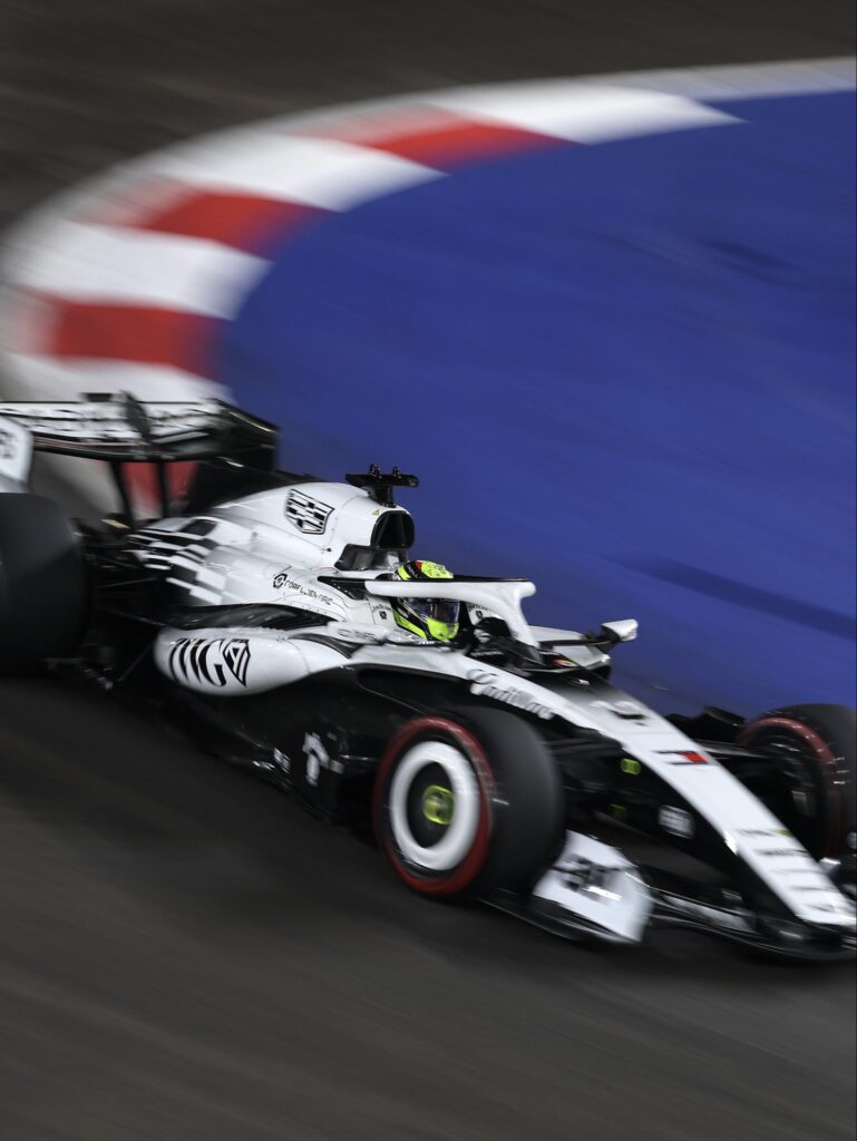 Checo no ha podido sumar puntos para Cadillac en la temporada 2026