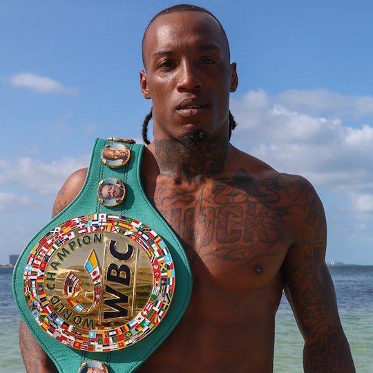 Ice Water hace historia y se consagra como el nuevo Campeón Mundial Unificado WBC, WBO e IBF del peso superpluma