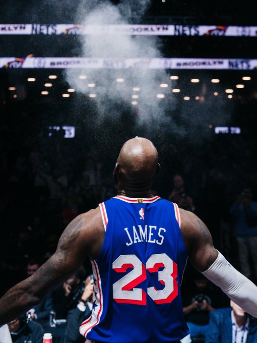 LeBron James se presentó este jueves como jugador de los 76ers de Philadelphia