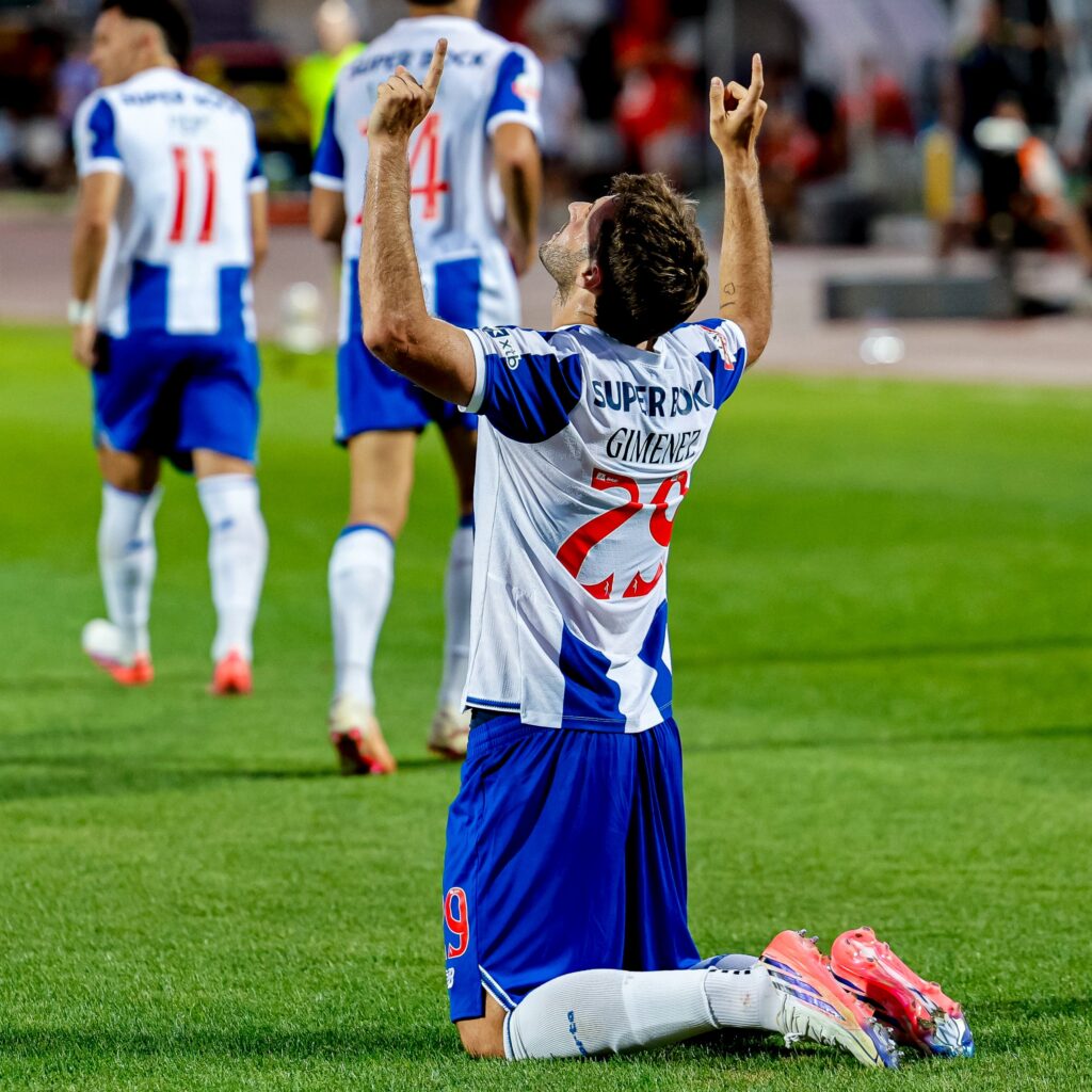 Santi Giménez por fin anotó con su nuevo equipo el Porto, el 12 de septiembre