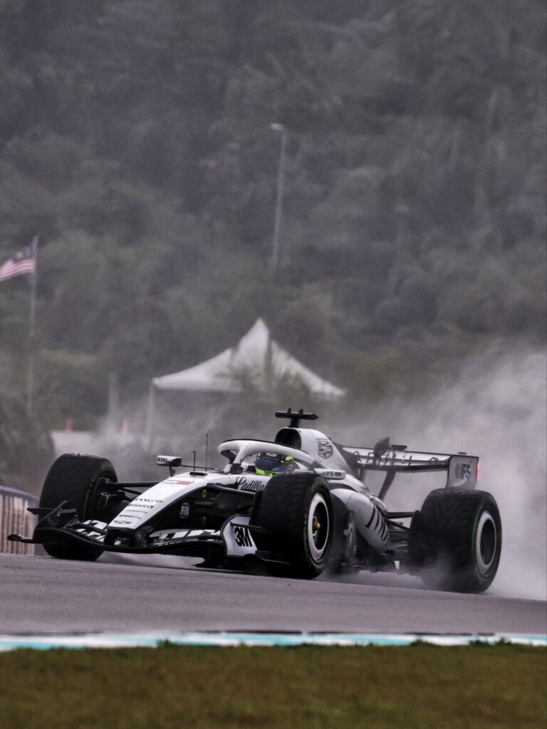 Checo consiguió el primer podio de su carrera en Malasia, pero no tuvo la misma suerte este fin de semana con Cadillac